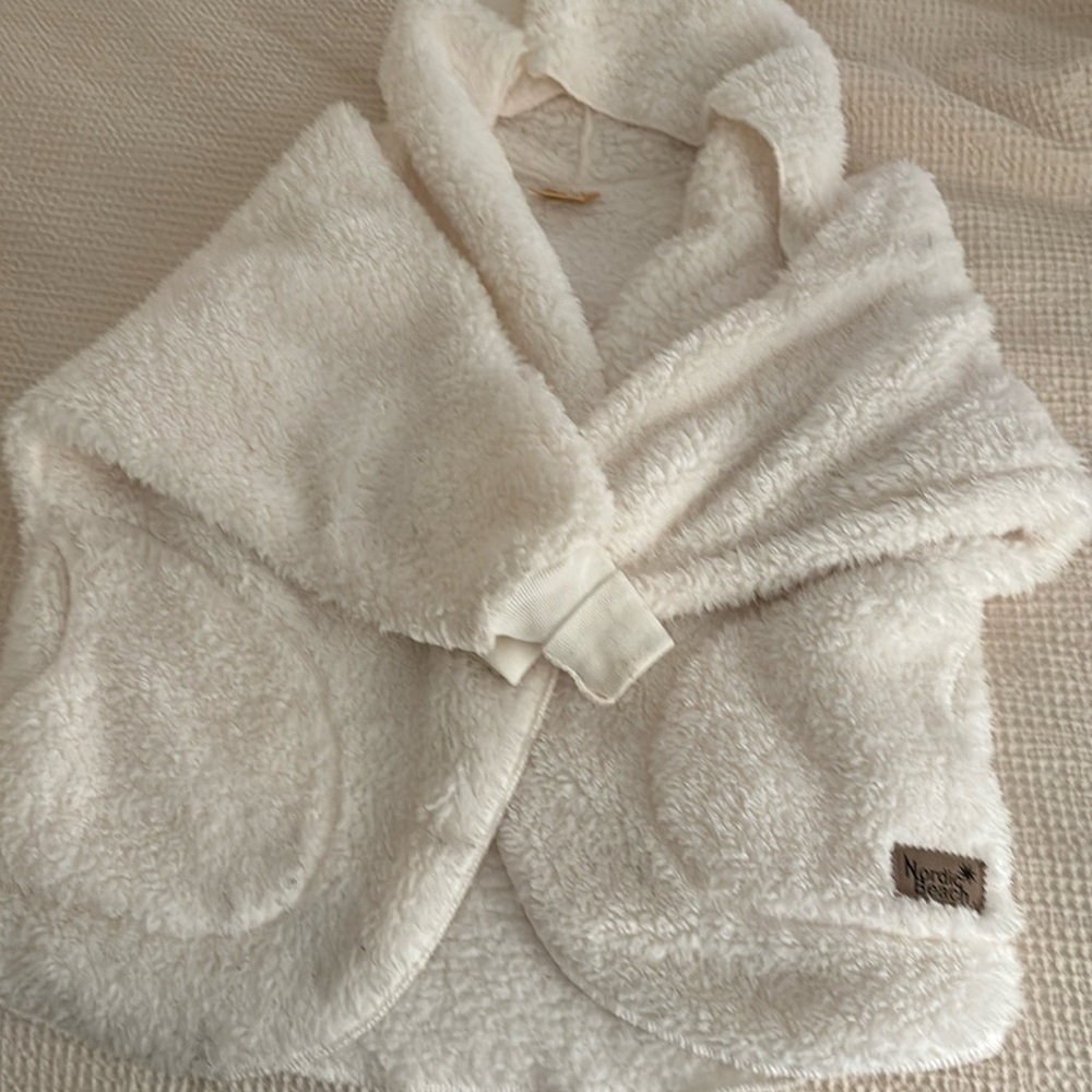 Nordic Beach one size fluffy wrap jacket